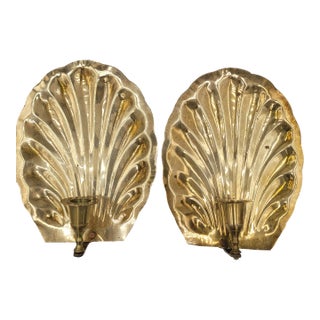 Mid 20th Century Hollywood Regency Scalloped Brass Shell Wall Sconce - Pair For Sale