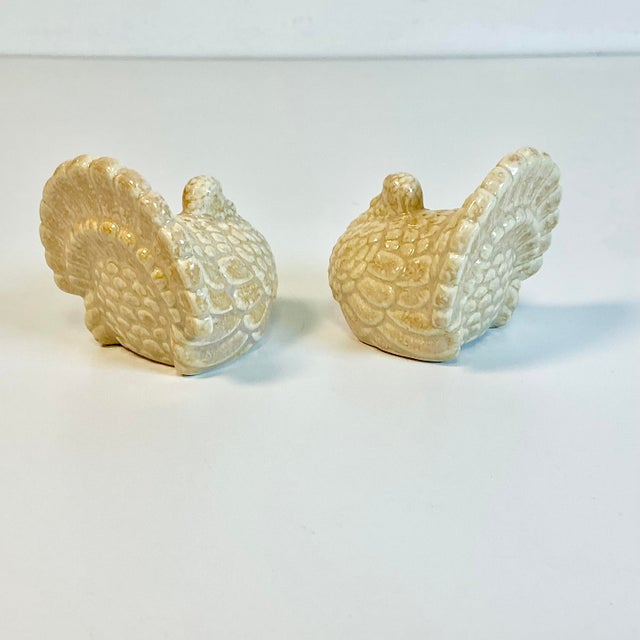 1970s Vintage Boho Chic Americana Ceramic Trompe L’Oeil Turkey Salt and Pepper Shakers - A Pair For Sale - Image 9 of 11
