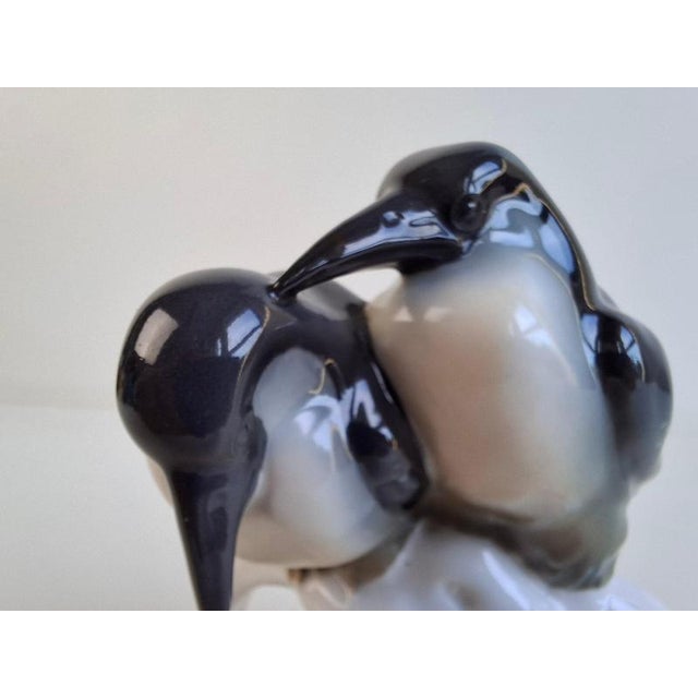 Art Deco Czech Porcelain Penguin Figurine from Pfeiffer & Löwenstein, 1930 For Sale - Image 3 of 15