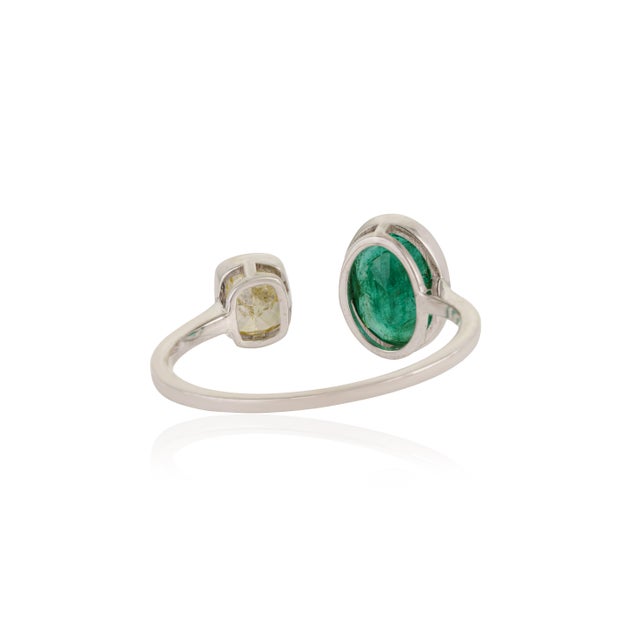 Modern Toi Et Moi Emerald & Yellow Diamond Bypass Ring Size 7, 1.88ct in 18k White Gold For Sale - Image 9 of 15