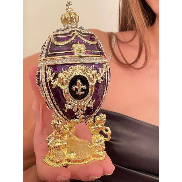 2020s Pierre Lorren Handmade Faberge Egg Style Trinket Fabergé Egg Style Austrian Crystal Diamond Pure Gold Deco Hand Painted 5 Star Egg & Handmade Bracelet For Sale - Image 5 of 11
