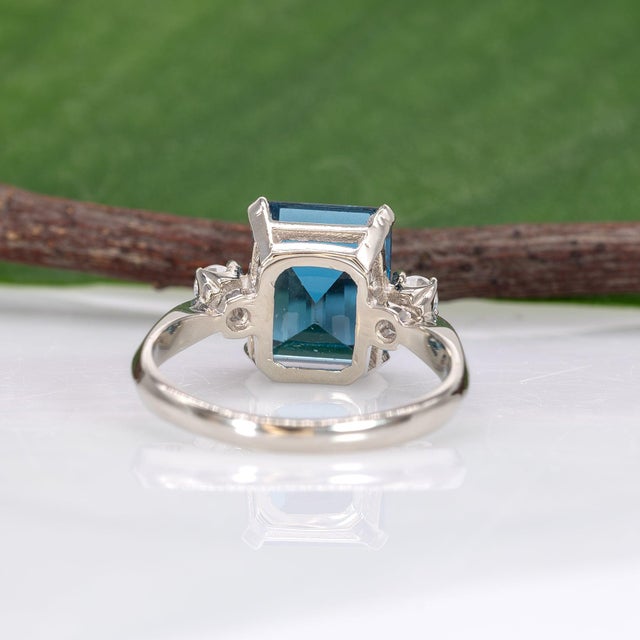 Blue 4Ct London Blue Topaz Estate Ring With Natural Diamond Accents: Solid 10k Gold, Size 6.75 For Sale - Image 8 of 9