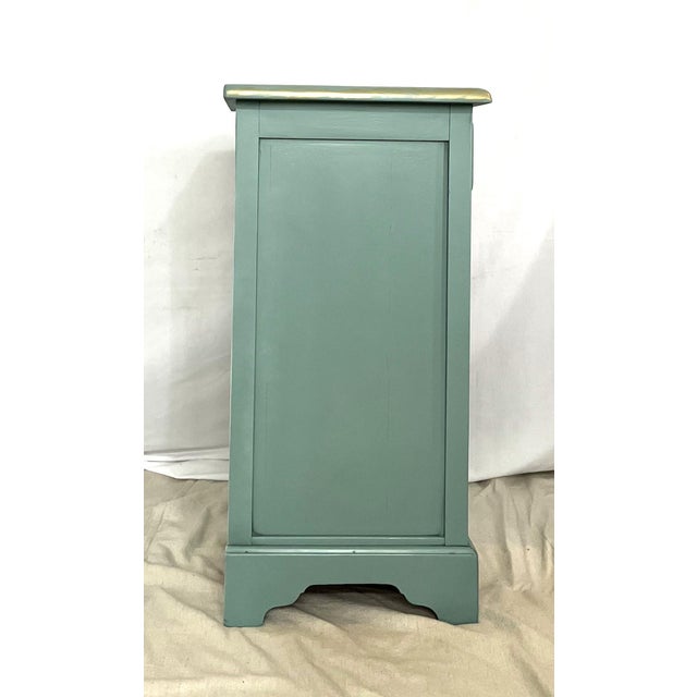 Solid Wood Parcel Gilt Chinoiserie Bedside Table For Sale - Image 4 of 7