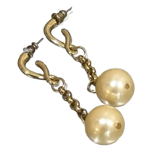 1980s-90s Gold Tone Faux-Pearl Drop Earrings For Sale