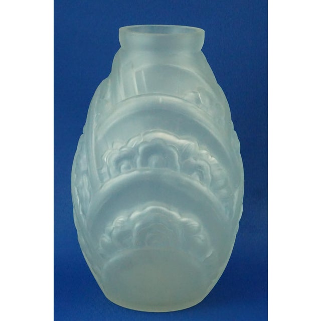 Muller Frères 20th Century Art Nouveau Glass Vase Decorated with Bas-Relief from Muller Frères, Lunéville, France, 1900s For Sale - Image 4 of 18