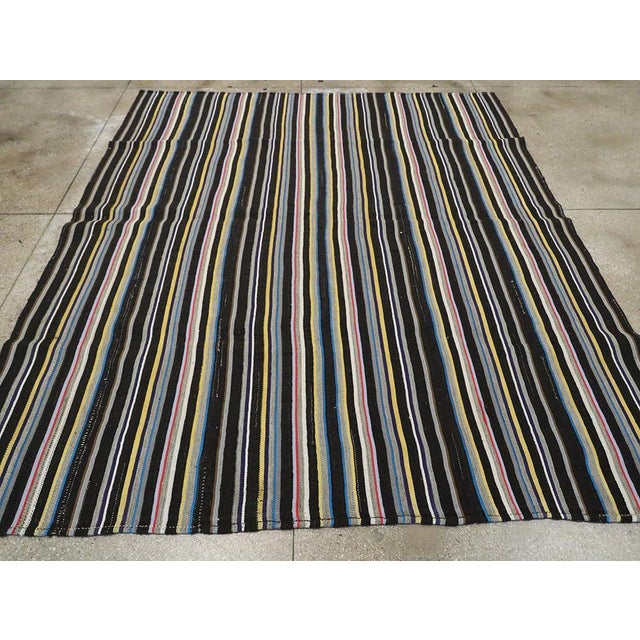 Galerie Shabab Collection Mid-20th Century Turkish Flatweave Kilim Room Size Carpet For Sale - Image 4 of 10