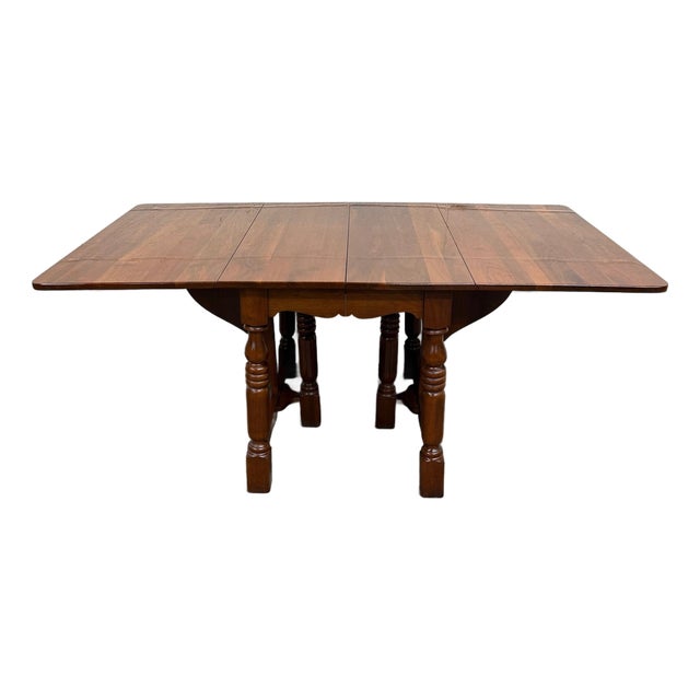 Vintage Early American Colonial Revival Willam & Mary Style Walnut Dining Table For Sale
