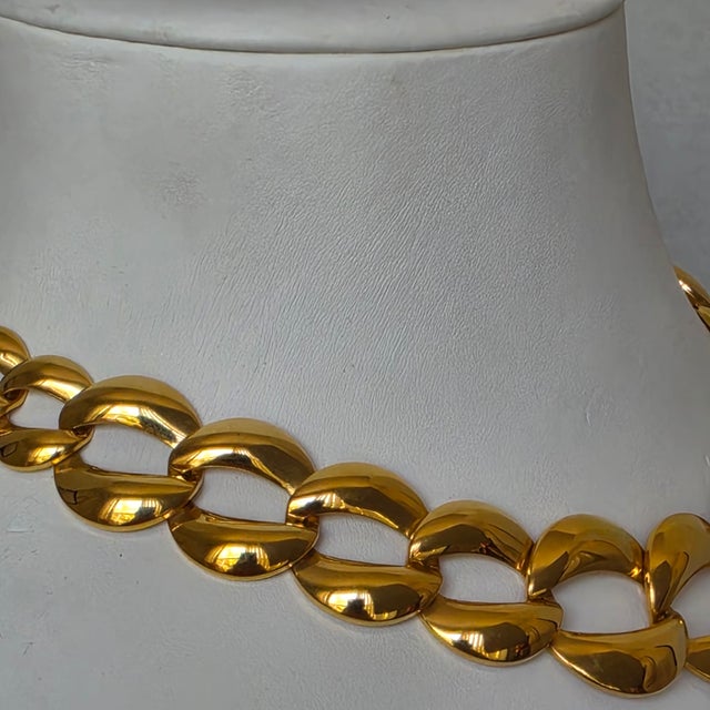 1980s Napier Signed 1980s Gold Tone Graduated Curb Link Statement Necklace For Sale - Image 5 of 12