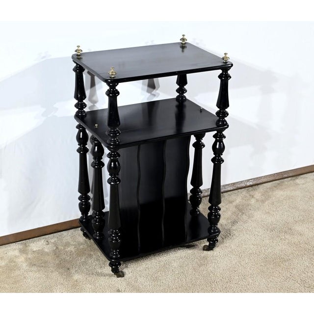 This small rolling music cabinet in blackened pear offers, in the lower part, four eventful racks that can accommodate...