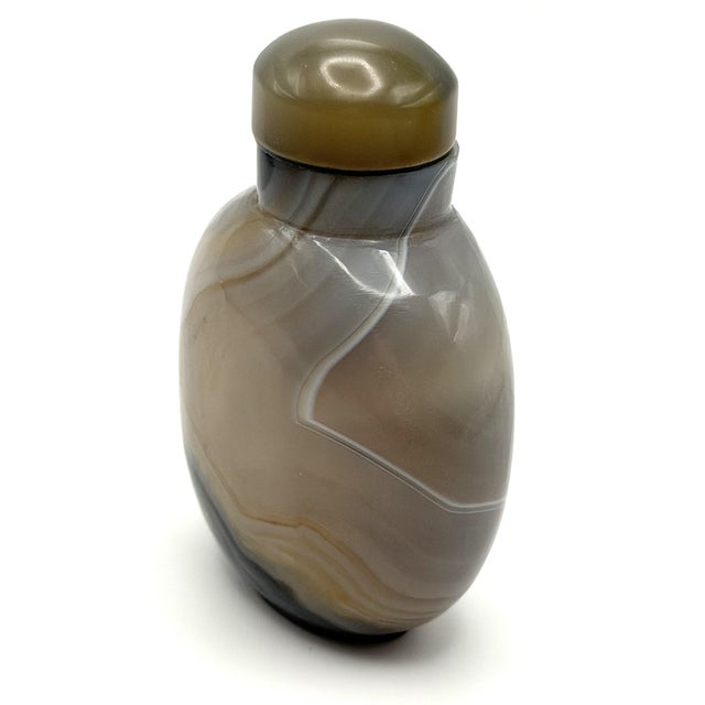 Vintage Well Hollowed Banded Agate Snuff Bottle For Sale - Image 4 of 14