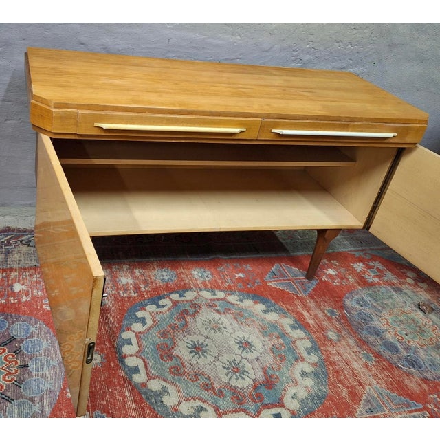 Wood Vintage Art Deco Sideboard in Maple, 1950 For Sale - Image 7 of 8