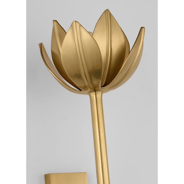 Visual Comfort Julie Neill for Visual Comfort Signature Alberto Medium Sconce in Antique-Burnished Brass For Sale - Image 4 of 6