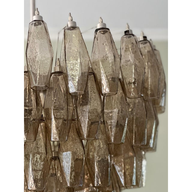 Large Murano Chandelier with Sand Colored Prisms in the style of Carlo Scarpa For Sale - Image 5 of 9