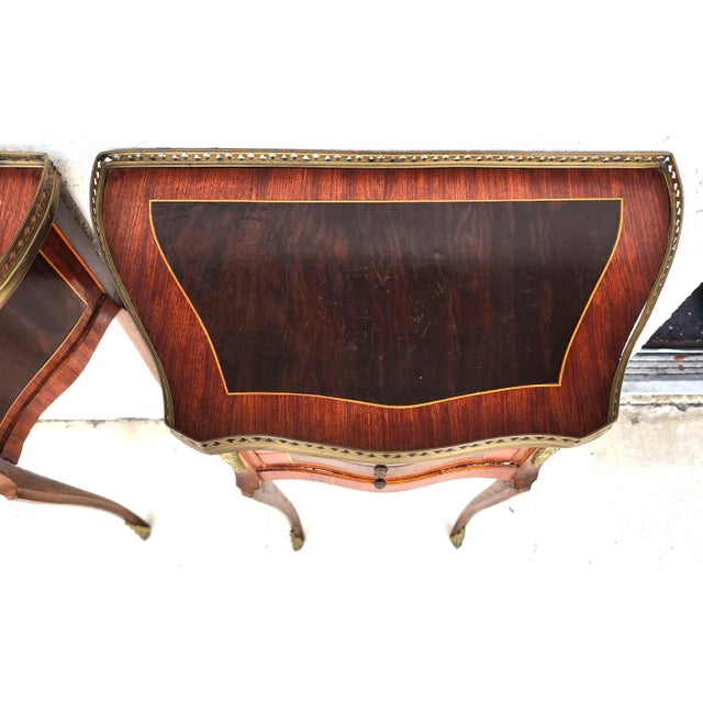 French Louis XV Bedside Tables Nightstands a Pair For Sale In Miami - Image 6 of 15