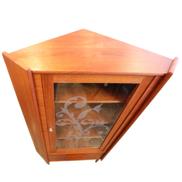 Gunni Omann Danish Corner Display Cabinet in Teak by Gunni Oman for Omann Jun, 1960s For Sale - Image 4 of 10