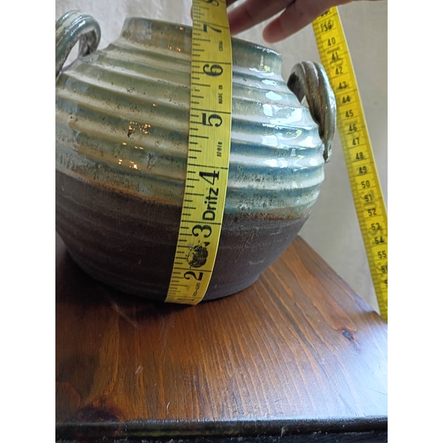 1930s Mid-Century Modern Ribbed Studio Pottery Drip-Glaze Double-Handled Urn Vase For Sale - Image 5 of 12