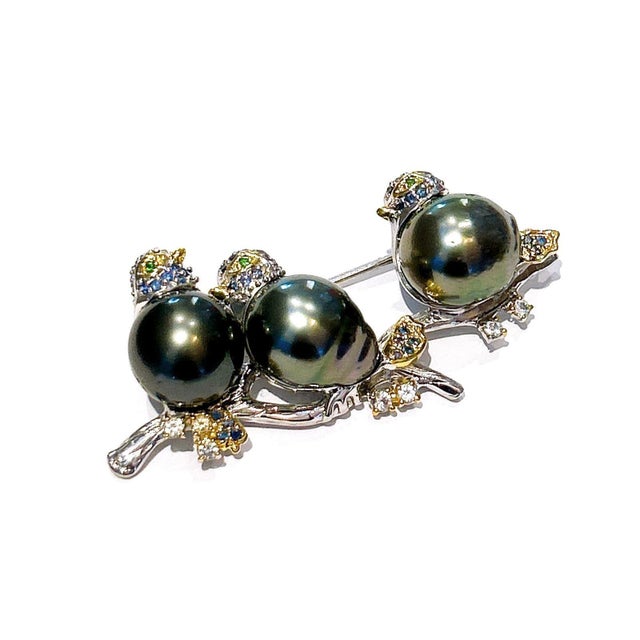 Baroque Bochic “Orient” Vintage Sapphire & Black South Sea Pearl Brooch Set In 18K & Sil For Sale - Image 3 of 9