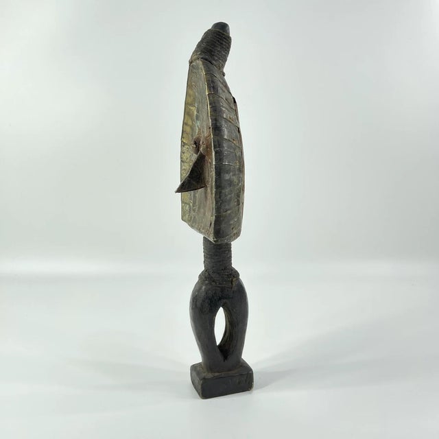 African Early 20th Century Kota Mahongwe Reliquary Figure Gabon For Sale - Image 3 of 6
