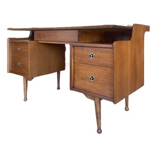1960s "Mainline" Executive Desk for Hooker Furniture For Sale