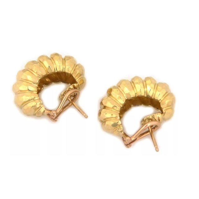 Contemporary Henry Dunay 18k Gold Hammered Shrimp Style Post Clip Huggie Earrings, 2 Pieces For Sale - Image 3 of 6
