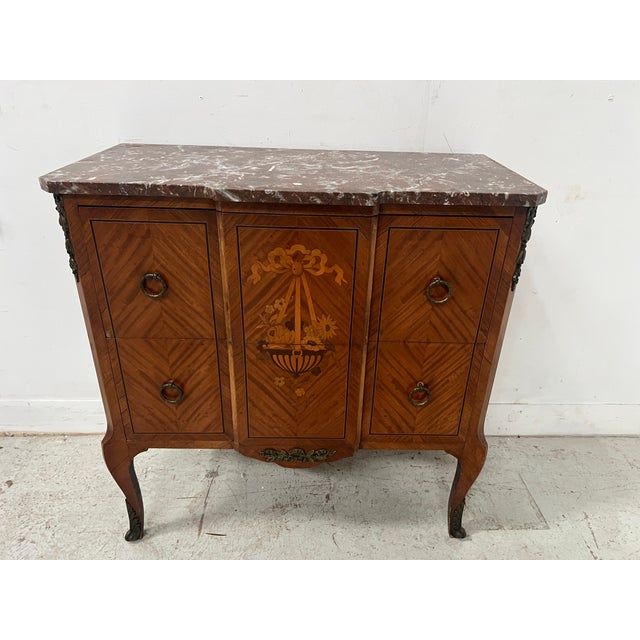 Marquetry Chest of Drawers with Projecting Top For Sale - Image 5 of 18