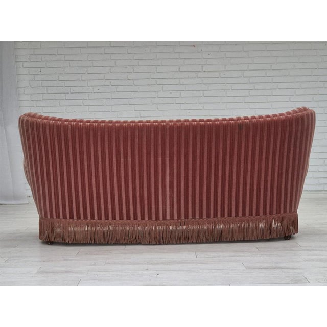 Danish Curved 3-Seater Sofa in Salmon Pink Furniture Velour, 1960s For Sale - Image 15 of 18