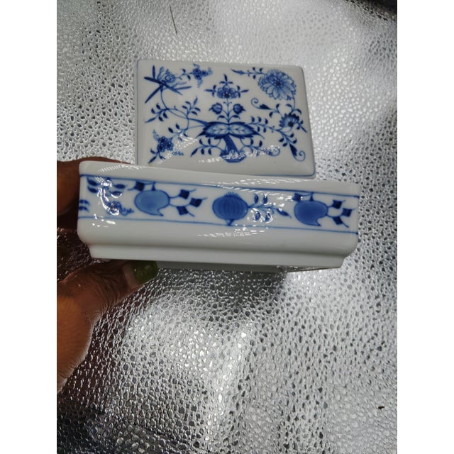 Meissen Porcelain 1970s Meissen Onion Pattern /Trink Box/Cigarette Case For Sale - Image 4 of 6