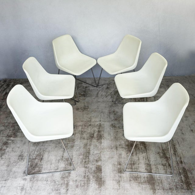 Mid-Century Modern Polypropylene Chairs with Chrome Sled Bases by Robin & Lucienne Day for Hille, 1960s, Set of 6 For Sale - Image 3 of 15