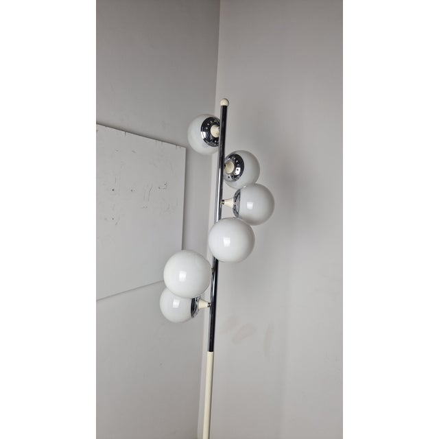 Mid-Century Modern Torcion Model Floor Lamp in White, Chrome, White Glass and Marble Base from Stilnovo, 1950s For Sale - Image 3 of 14