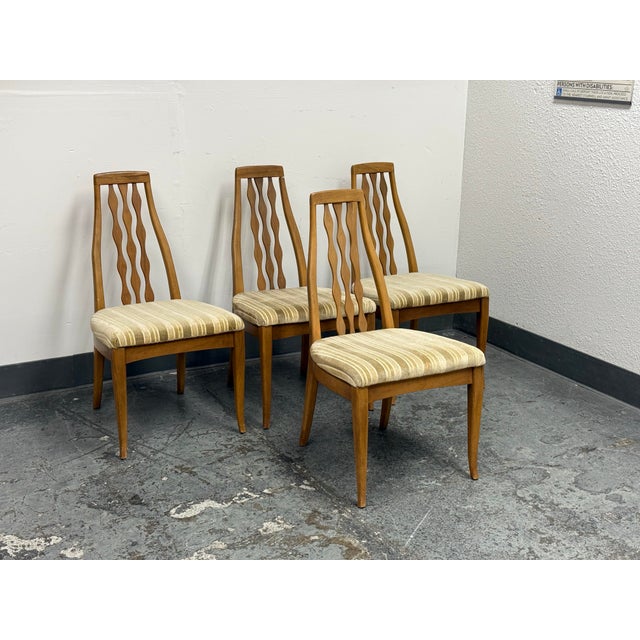 American American of Martinsville Mid 20th Century Sculpted Spindle-Back Dining Chairs, Set of Four For Sale - Image 3 of 12