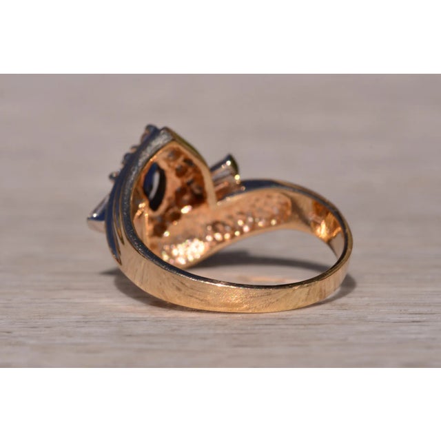 1980s The Osborne Park: Yellow Gold Sapphire and Diamond Designer Ring, Size 10 For Sale - Image 4 of 10