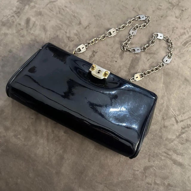 1980s Iconic Venetian Padlocks Shoulder Bag by Roberta Di Camerino For Sale - Image 4 of 8