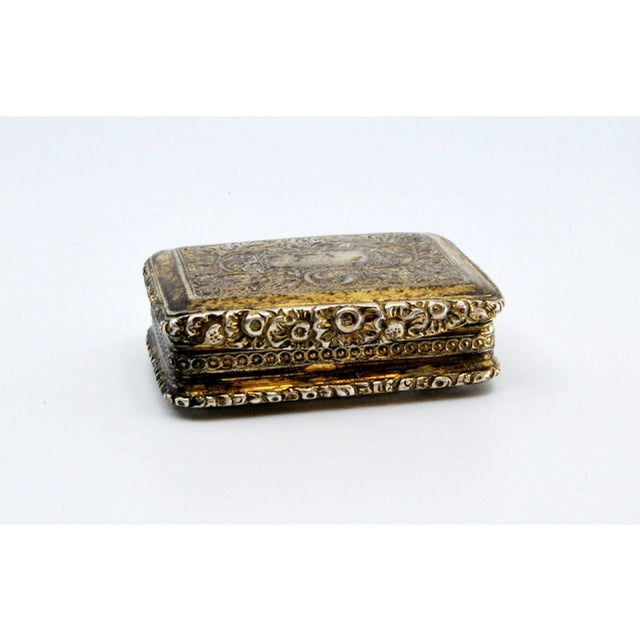 George III Silver and Gold Vinaigrette Box with Reliefs and Friezes For Sale - Image 9 of 10
