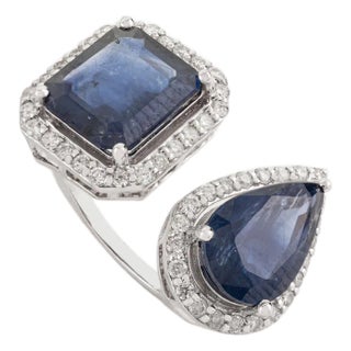 5.32 Carat Deep Blue Sapphire Toi Et Moi Ring With Halo Diamonds in 18k White Gold Size 6.5 For Sale