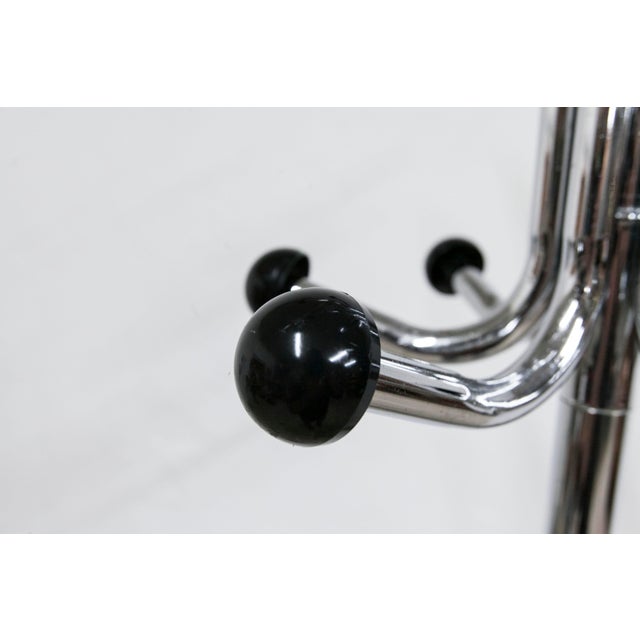 Coat racks on legs or rotating industrial parrot with 12 chrome hooks and plastic half-spheres from 1960. Clean chrome and...