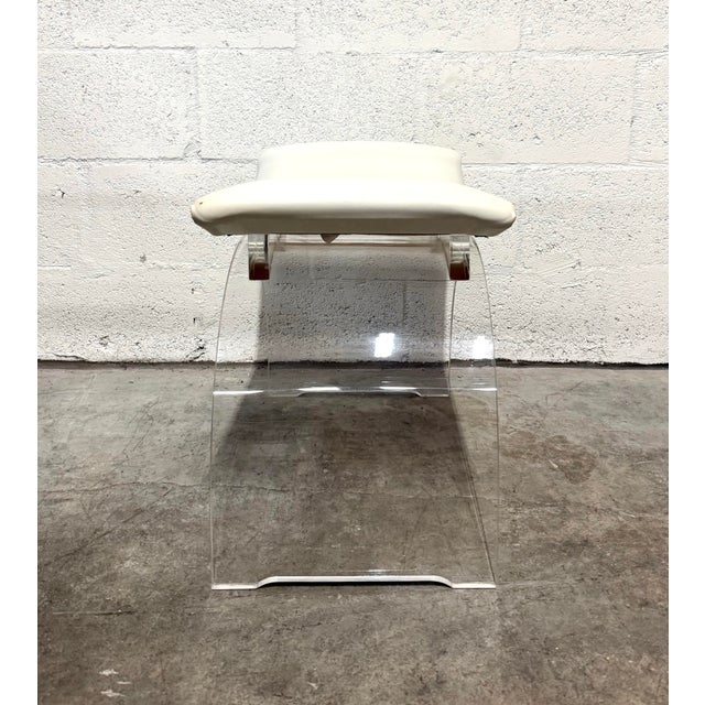 Late 20th Century Contemporary “Marlowe” Arched Lucite & Leather Stool For Sale In West Palm - Image 6 of 7
