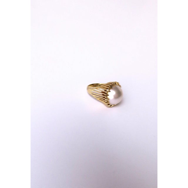 Metal 1970s Pearl and Gold Cocktail Ring For Sale - Image 7 of 15