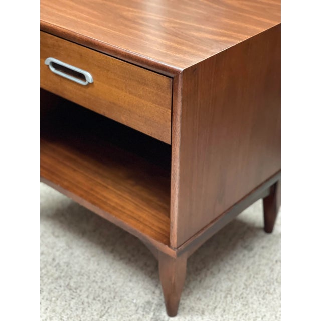1970s Vintage Drexel Nightstand Dovetail Drawers For Sale - Image 4 of 7