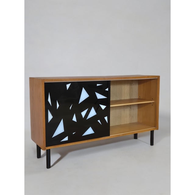 Mid-Century Modern Model U-470 Display Cabinet from Interier Praha, 1960s For Sale - Image 3 of 12