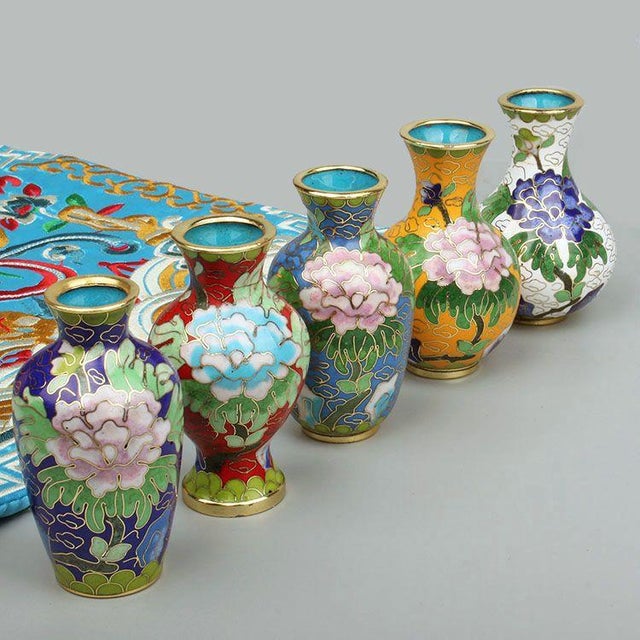 Set of 5 Miniature Chinese Cloisonné Vases | Floral Motif With Wood Stands & Box For Sale - Image 4 of 8