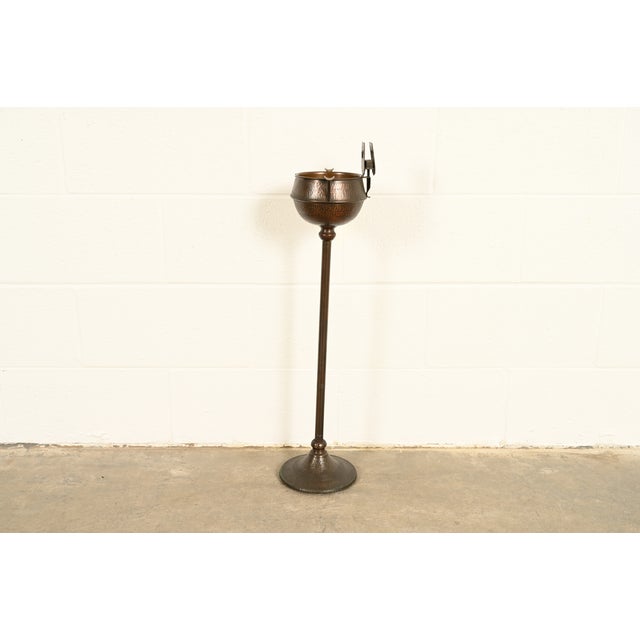 Roycroft Trefoil Antique Mission Arts & Crafts Hand-Hammered Copper Smoker's Stand With Ashtray, Circa 1910 For Sale - Image 12 of 14