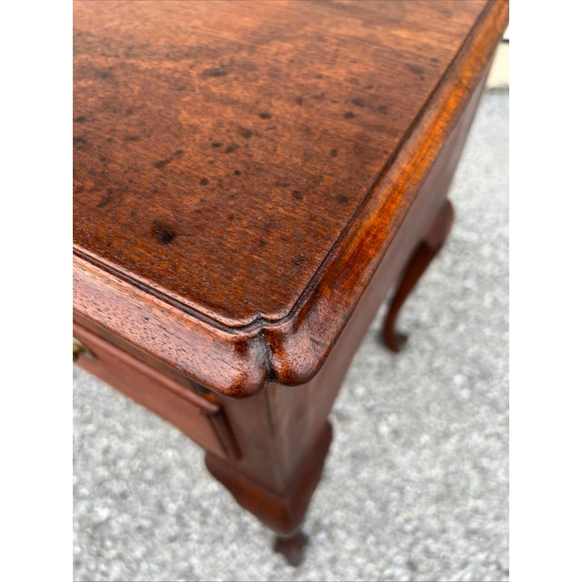 A Antique Philadelphia or Delaware Valley Queen Anne Walnut Lowboy 1750’s For Sale - Image 4 of 12