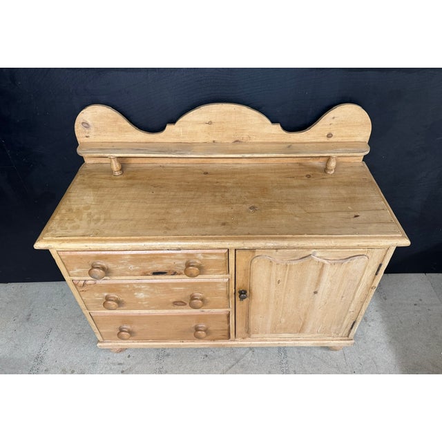 A pretty late 19th Century Pine Dresser. Having 3 drawers running smoothly and a single Cupboard. In overall excellent...