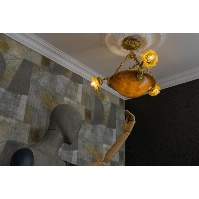 French Neoclassical Style Amber Alabaster and Frosted Glass Chandelier, 1920 For Sale - Image 10 of 18