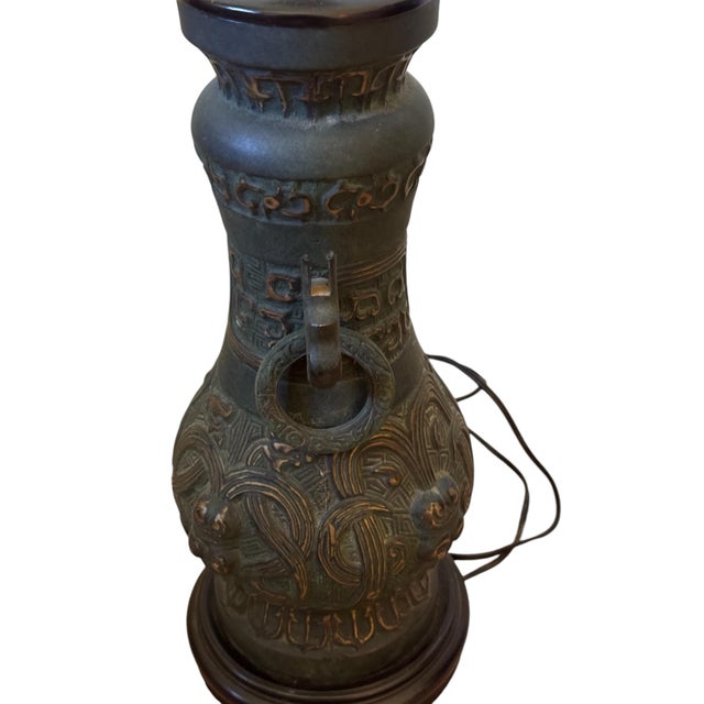 Hollywood Regency Mid-Century James Mont Style American Chinese Archaic Form Bronze Lamp For Sale - Image 3 of 9