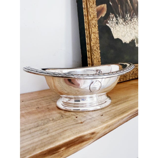 A lovely vintage circa 1929 heavy silver plated 4oz serving bowl from the famous Delmonico’s restaurant in New York City!...