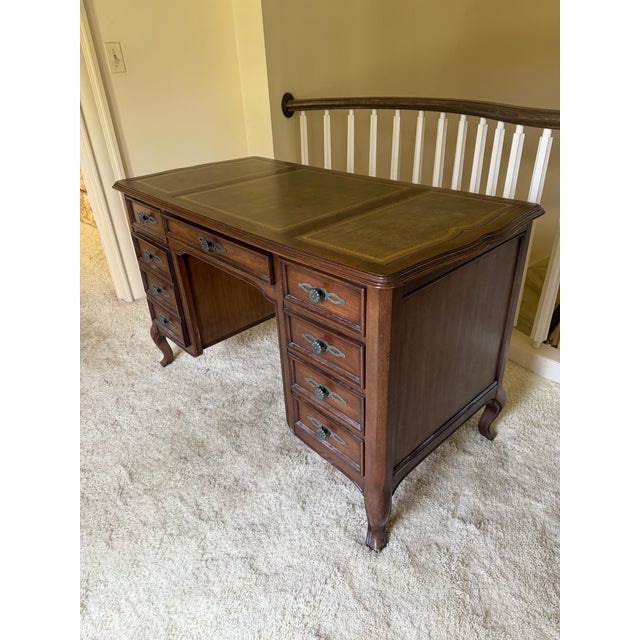 French Provincial Vintage Mid-Century Sligh French Provincial Gold-Tooled Leather Top Writng Desk For Sale - Image 3 of 12