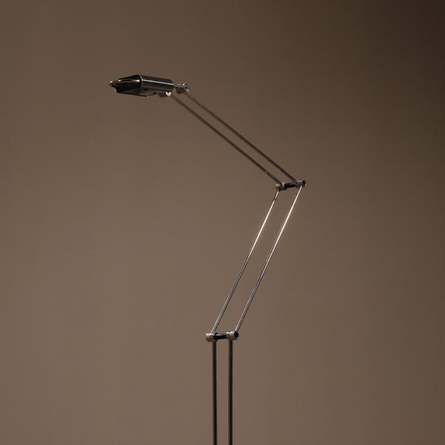 The ‚Stella‘ floor lamp is a masterpiece of geometric precision. It confidently translates the characteristic, delicate...