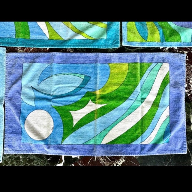 Abstract Rare Vintage 1970s Emilio Pucci Italy Bath Towels 4 Pc Set Cotton Velour Velvet For Sale - Image 3 of 9