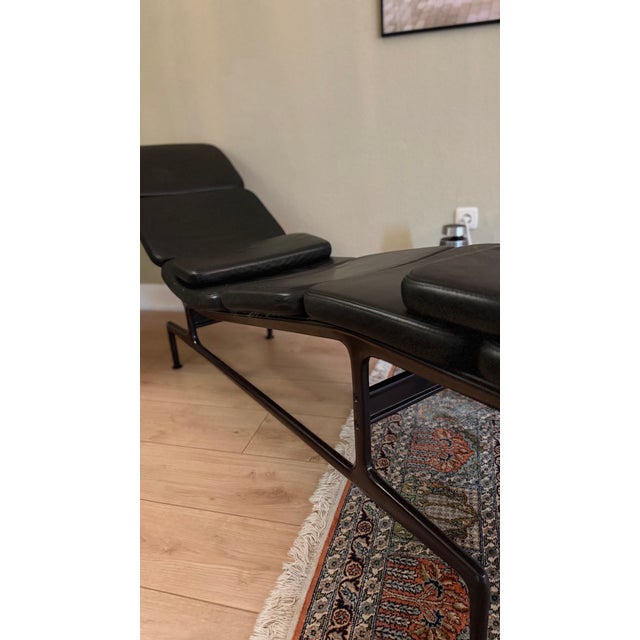 ES 106 Soft Pad Chaise Lounge in Black Leather by Charles and Ray Eames for Vitra, 1990s For Sale - Image 9 of 16